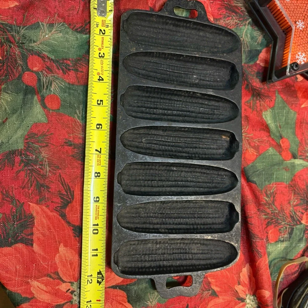 cast iron cornbread pan designed to bake corncob-shaped sticks